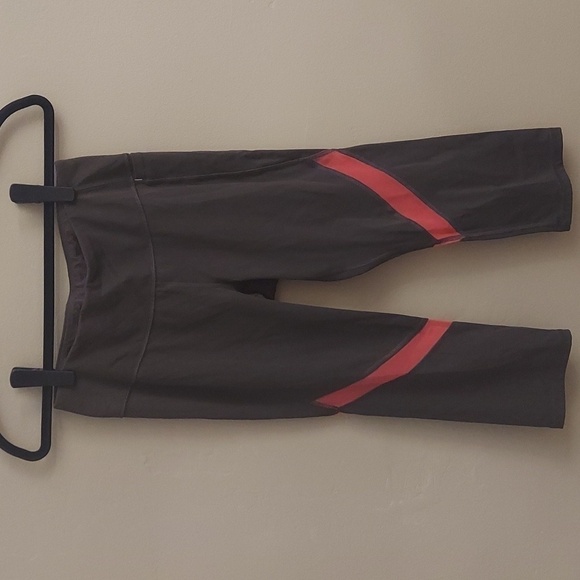 CALIA Energize Cropped Gray and Pink Leggings - Picture 3 of 11